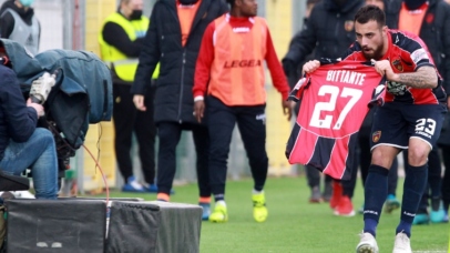 Dedica a Luca Bittante in Entella-Cosenza da parte di Gliozzi