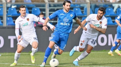 Cosenza Calcio: i lupi affondano sul lago